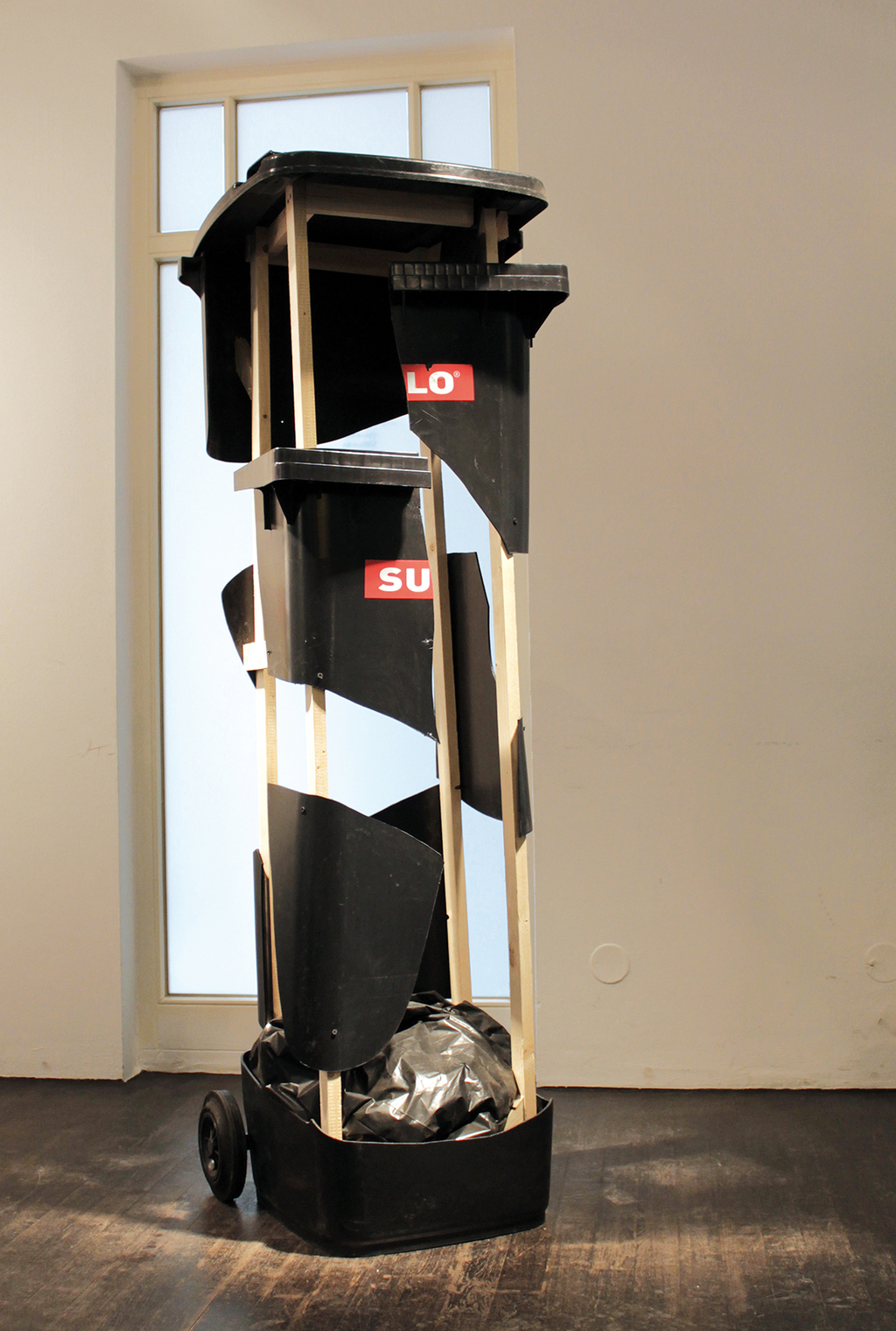 Clemens Behr_Mülltonne 2014